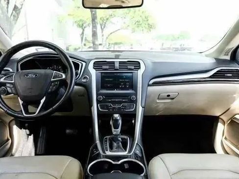 Used 2016 Ford Fusion SE w/ Equipment Group 502A FWD image 19