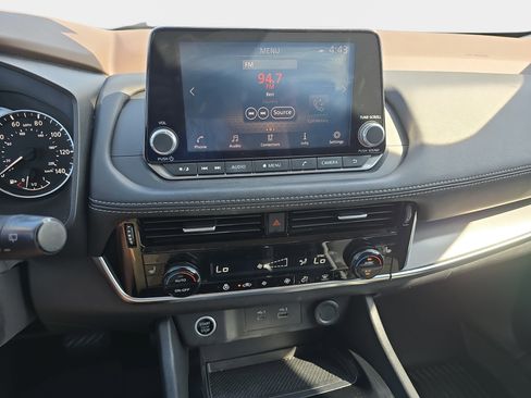 Used 2021 Nissan Rogue SV w/ Premium Package FWD image 19