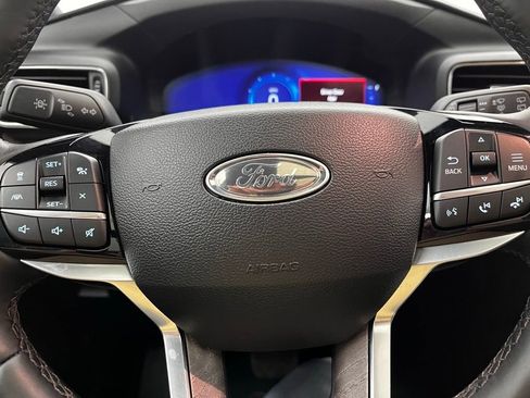 Used 2023 Ford Explorer Platinum w/ Technology Package image 24