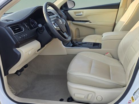 Used 2017 Toyota Camry XLE w/ Moonroof Package FWD image 9