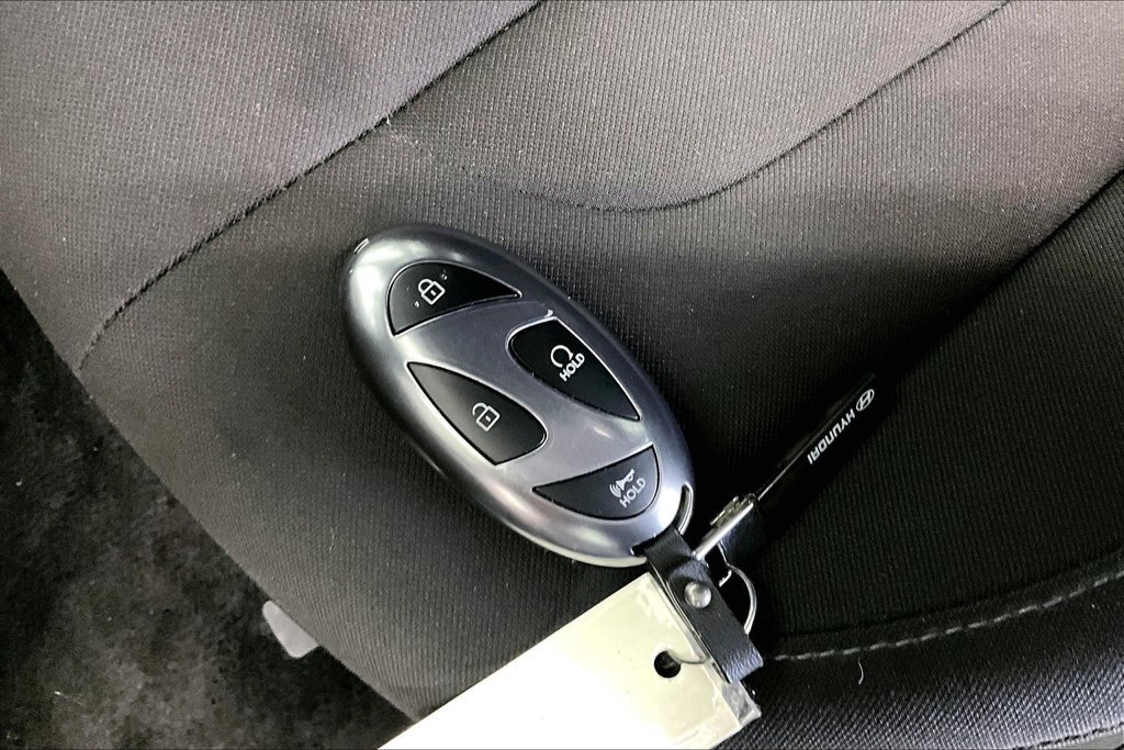 Certified 2025 Hyundai Elantra Sport FWD image 10