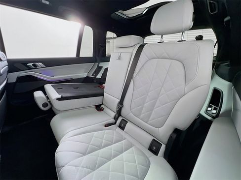 Used 2024 BMW X7 xDrive40i image 22