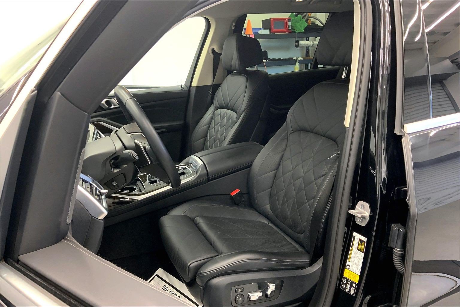 Used 2024 BMW X7 xDrive40i w/ Executive Package AWD/4WD image 5