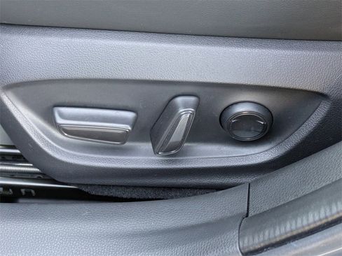 Used 2024 Toyota Prius Prime SE image 28