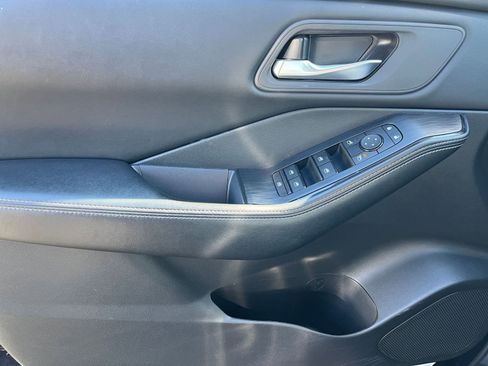 Used 2025 Nissan Rogue SV image 18