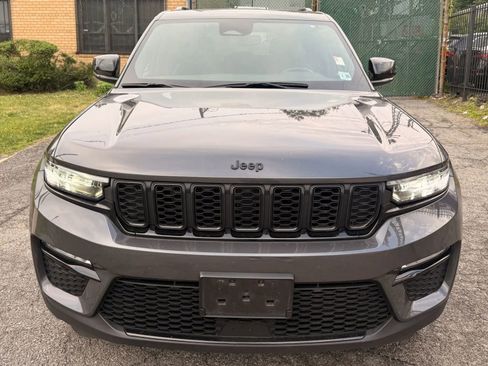 Used 2024 Jeep Grand Cherokee Limited w/ Black Appearance Package AWD/4WD image 2