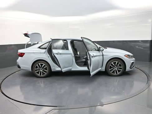 New 2025 Volkswagen Jetta SE image 34