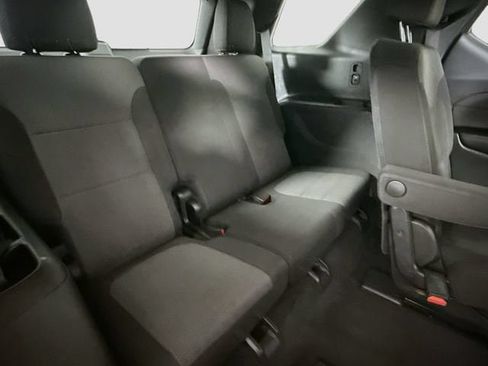 Used 2023 Chevrolet Traverse LT FWD image 25