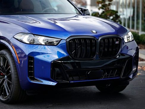 New 2026 BMW X5 M60i w/ Climate Comfort Package image 2