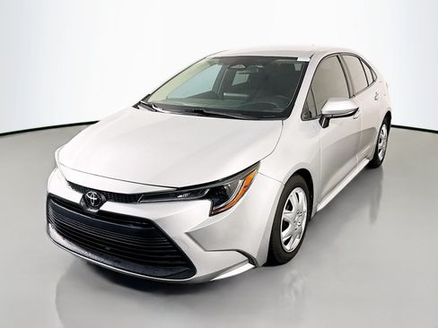 Used 2024 Toyota Corolla LE FWD image 4