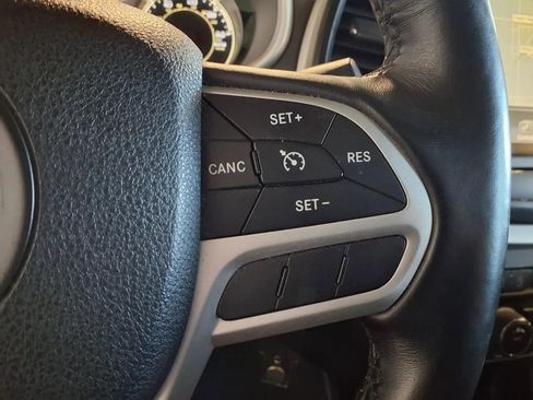 Used 2017 Jeep Cherokee Trailhawk w/ Cold Weather Group image 24