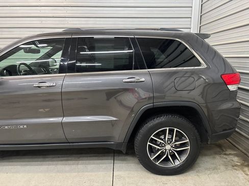 Used 2018 Jeep Grand Cherokee Limited AWD/4WD image 5
