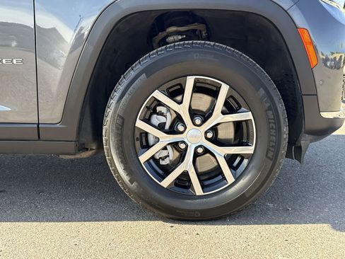 Used 2024 Jeep Grand Cherokee L Limited w/ Luxury Tech Group II image 11