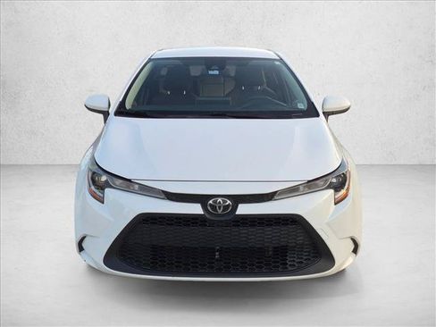 Used 2020 Toyota Corolla LE FWD image 2