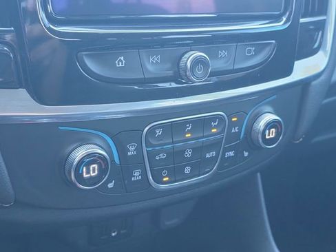 Used 2020 Chevrolet Traverse LT image 27