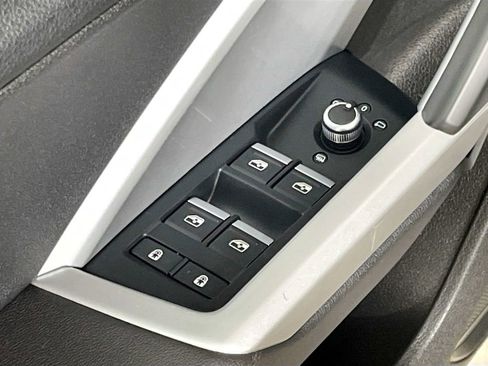 Used 2025 Audi Q3 2.0T Premium image 20