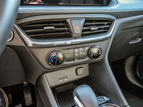 Used 2025 Buick Encore GX Preferred FWD image 43