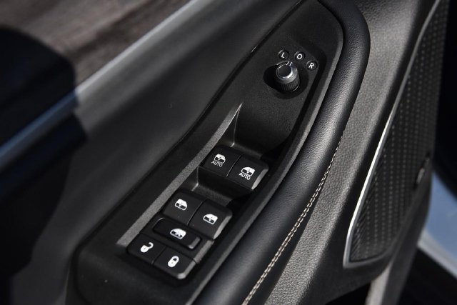Used 2021 Jeep Grand Cherokee L Limited AWD/4WD image 8