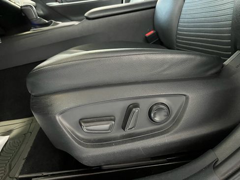 Used 2023 Toyota Camry SE image 13