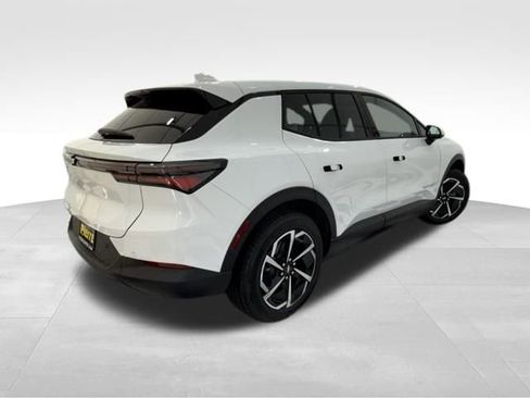 New 2026 Chevrolet Equinox EV LT image 5