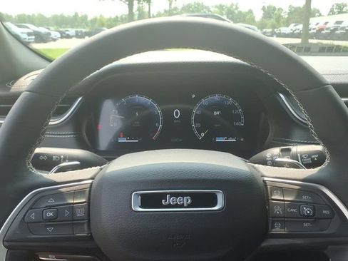 Certified 2024 Jeep Grand Cherokee Limited w/ Black Appearance Package AWD/4WD image 19