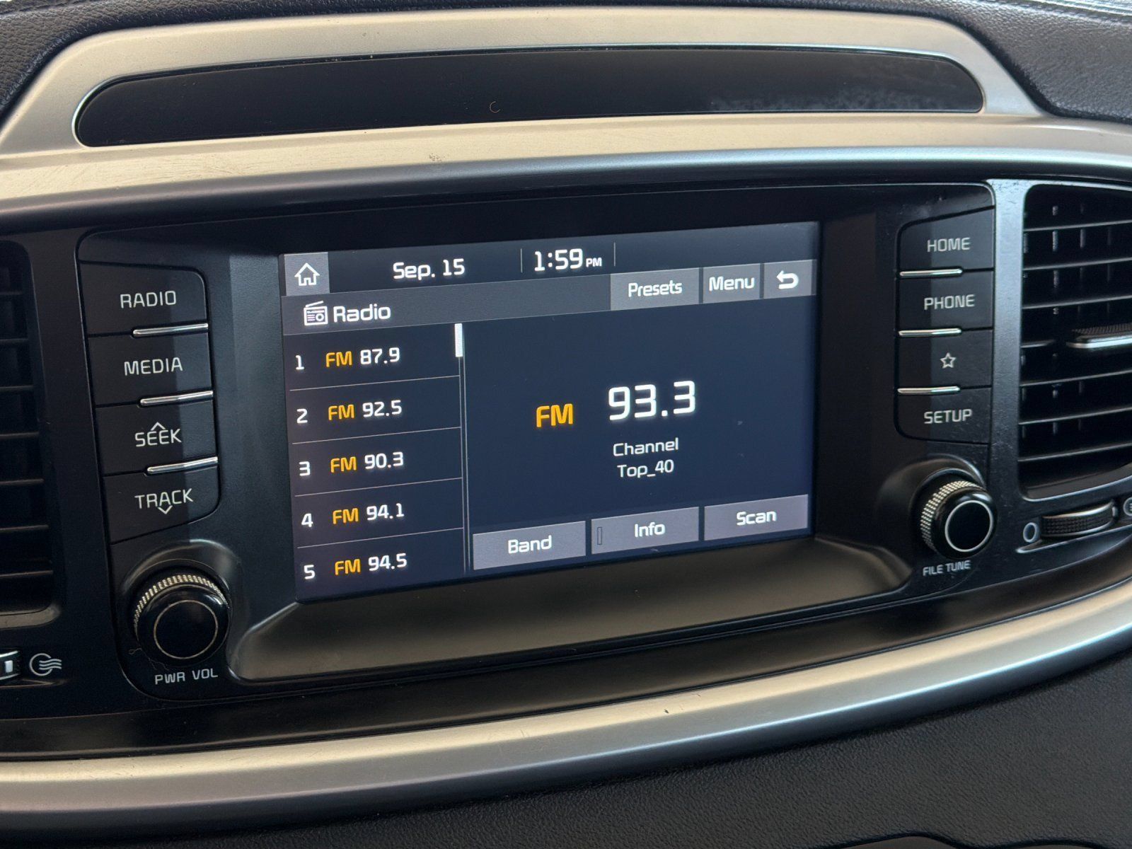 Used 2019 Kia Sorento L FWD image 17