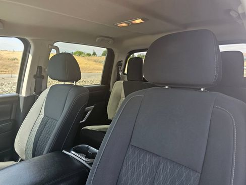 Used 2017 Nissan Titan SV AWD/4WD image 28