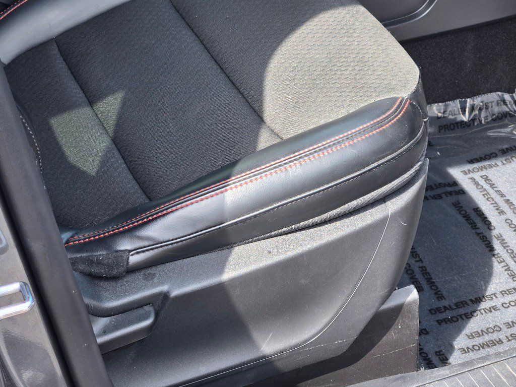 Used 2025 Ford Escape ST-Line AWD/4WD image 8