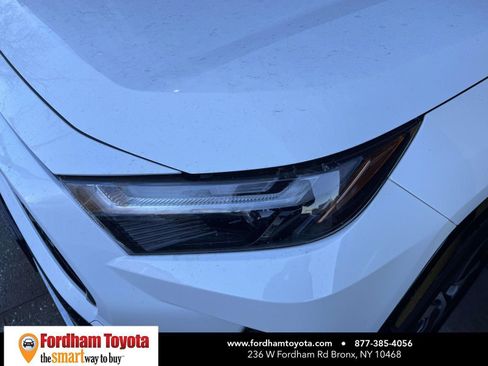 Used 2024 Toyota RAV4 SE image 8
