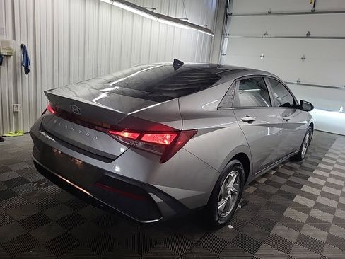 Used 2024 Hyundai Elantra SE FWD image 6