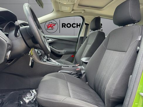 Used 2018 Ford Focus SEL w/ Cold Weather Package FWD image 9
