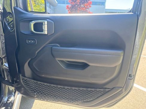 Used 2022 Jeep Wrangler Sport AWD/4WD image 2