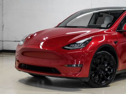 Used 2022 Tesla Model Y Long Range AWD/4WD image 6