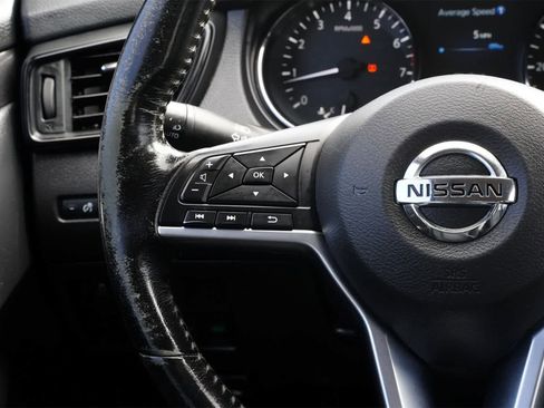 Used 2017 Nissan Rogue SV image 10