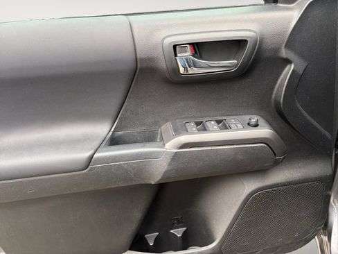Used 2022 Toyota Tacoma TRD Sport w/ Technology Package AWD/4WD image 10