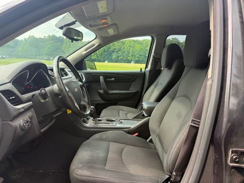 Used 2015 Chevrolet Traverse LT w/ Style and Technology Package FWD image 7