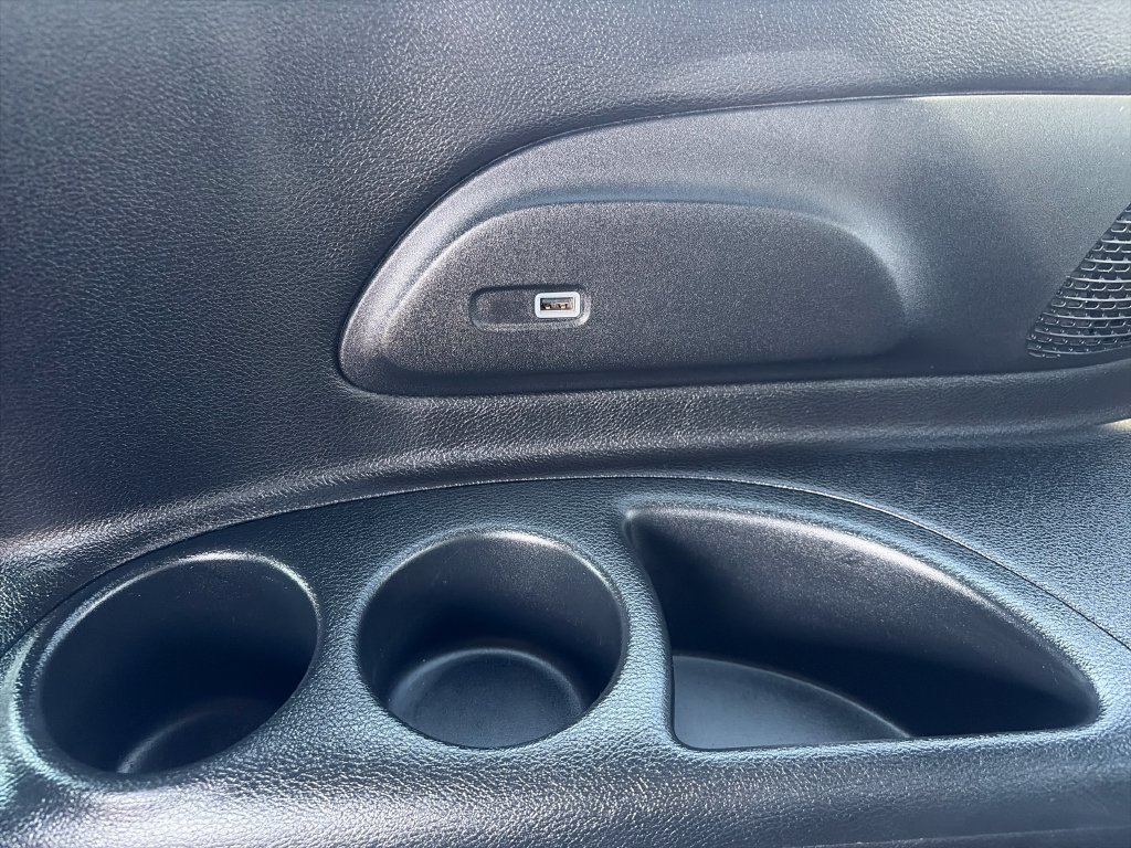 Used 2025 Chrysler Pacifica Limited FWD image 40