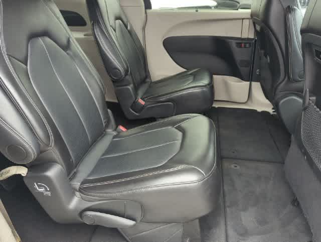 Certified 2024 Chrysler Pacifica Touring-L FWD image 21