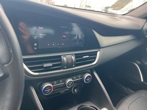 Used 2022 Alfa Romeo Giulia Veloce image 10