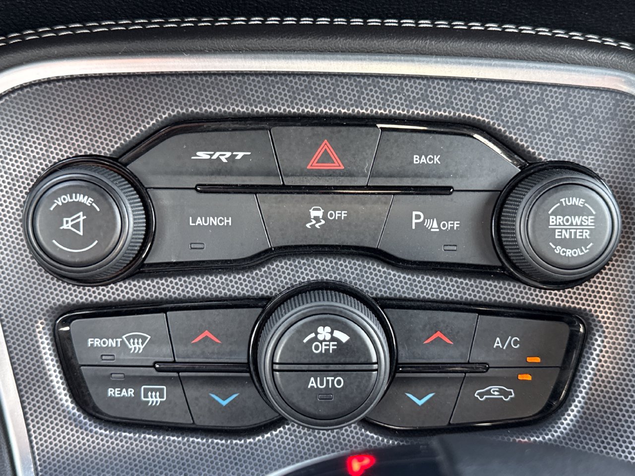 Used 2015 Dodge Challenger SRT RWD image 22