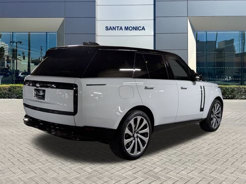 New 2025 Land Rover Range Rover SE image 2