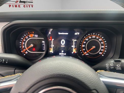 Used 2024 Jeep Wrangler Unlimited Sahara AWD/4WD image 12