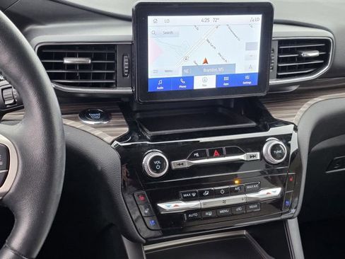 Used 2023 Ford Explorer Limited image 8