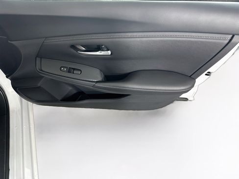 Used 2025 Nissan Sentra SV FWD image 29