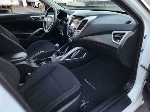 Used 2016 Hyundai Veloster image 15
