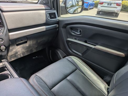 Used 2021 Nissan Titan PRO-4X w/ Pro-4x Convenience Package AWD/4WD image 18