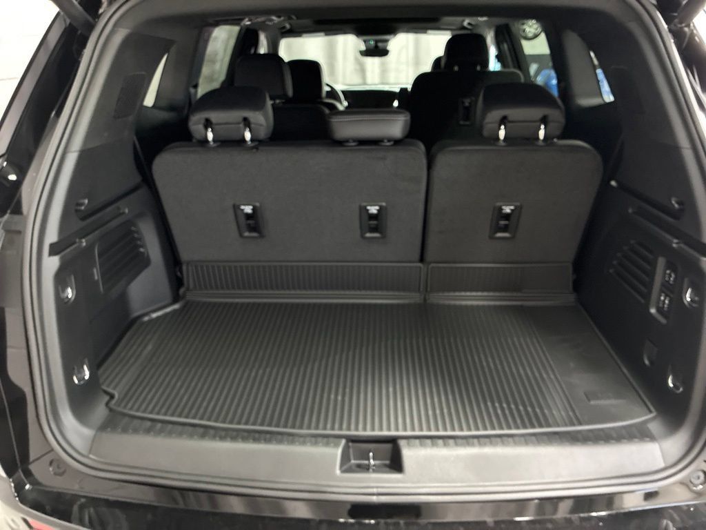 New 2027 Buick Enclave Avenir FWD image 18