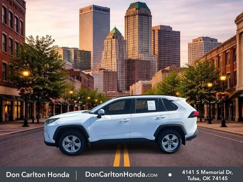 Used 2020 Toyota RAV4 XLE w/ Convenience Package FWD image 8