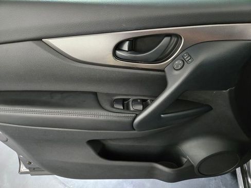 Used 2022 Nissan Rogue Sport S image 28