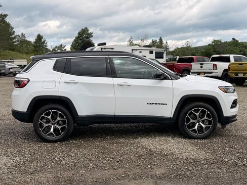 Used 2026 Jeep Compass Limited AWD/4WD image 4